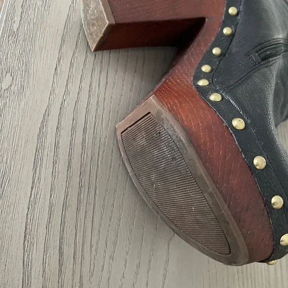 Women’s short boot with side zipper - Picture 2 of 2